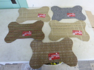 lot 195 image: 5 Pampered Pooch Food and Water Bowl Mats