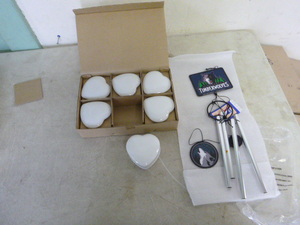lot 198 image: Ceramic Heart Jewel Case and Timberwolves Wind Chime
