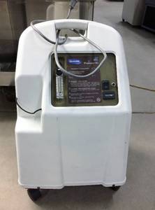 lot 6 image: INVACARE&nbspPlatinum XL 5 Liter Oxygen Concentrator HomeFill II Compatible&nbspUsed For Oxygen Bars, Spas, Facials, Fish Farming & More - Great Condition LESS THAN 2500 HOURS ON IT 