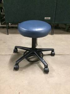 lot 48 image: SUPER NICE DOCTORS HYDRAULIC HEIGHT ADJUSTABLE EXAM STOOL