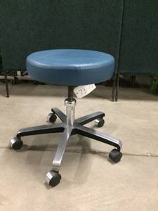 lot 47 image: MIDMARK 123-001 Surgical Adjustable Stool - GREAT CONDITION
