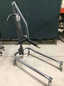 lot 60 image: MSRP $1000 450 lbs. Weight Capacity&nbspDrive Manual Hydraulic Patient Lift 13023SV GREAT FOR VETERINARIANS AND MECHANICS TOO