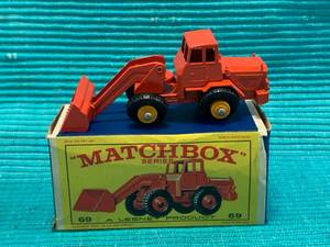 lot 1 image: Vintage Lesney Matchbox w Box #69 Hatra Tractor Shovel