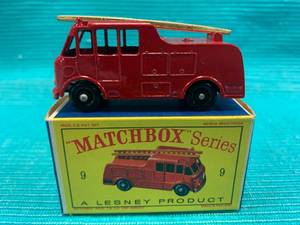 lot 5 image: Vintage Lesney Matchbox w Box #9 Fire Truck