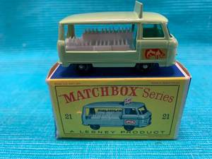 lot 13 image: Vintage Lesney Matchbox w Box #21 Milk Delivery Truck