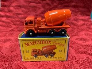 lot 16 image: Vintage Lesney Matchbox w Box #26 Cement Lorry
