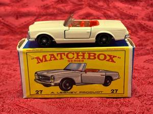 lot 17 image: Vintage Lesney Matchbox w Box #27 Mercedes Benz 230SL