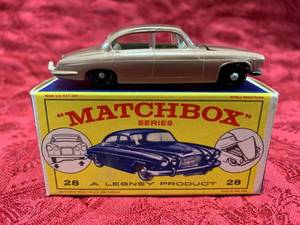 lot 18 image: Vintage Lesney Matchbox w Box #28 Mark Ten Jaguar