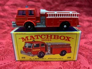 lot 19 image: Vintage Lesney Matchbox w Box #29 Fire Pumper Truck