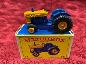 lot 23 image: Vintage Lesney Matchbox w Box #39 Ford Tractor