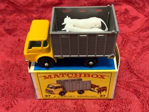 lot 24 image: Vintage Lesney Matchbox w Box #37 Cattle Truck