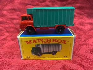 lot 27 image: Vintage Lesney Matchbox w Box #44 Refrigerator Truck
