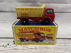 lot 45 image: Vintage Lesney Matchbox w Box #70 Grit Spreading Truck