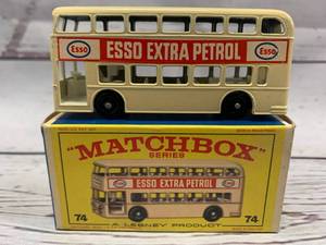 lot 49 image: Vintage Lesney Matchbox w Box #74 Diamler Bus