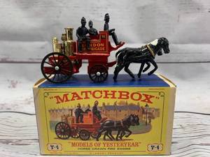 lot 55 image: Lesney Matchbox Models of Yesteryear Y4 Horse Drawn Fire Engine (RARE ALL BLACK HORSES)