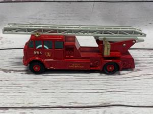 lot 85 image: Vintage Lesney Matchbox King Size Merryweather Fire Engine