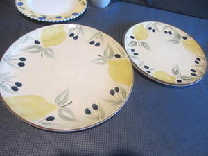lot 380 image: Dinnerware