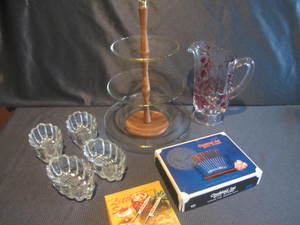 lot 387 image: Antique Glass