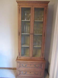 lot 354 image: Stepback Hutch