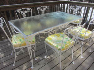 lot 351 image: MCM Patio Table & Chairs