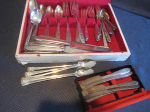 lot 418 image: Community Tableware
