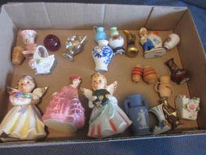 lot 441 image: Mini Vases
