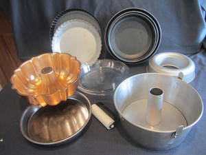 lot 447 image: Baking Pans