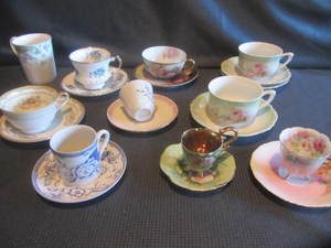 lot 412 image: Fancy Tea Cups