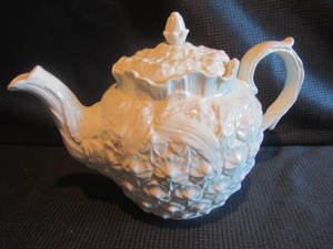 lot 413 image: Spode Tea Pot