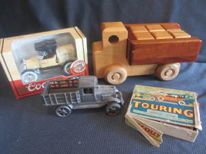 lot 463 image: Wooden Truck, Card Game
