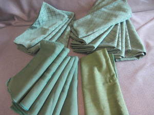 lot 470 image: Cloth Napkins, Tablecloth