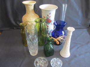 lot 476 image: Vases