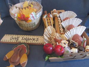 lot 487 image: Autumn Decor