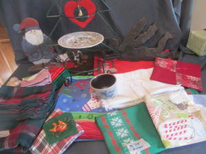 lot 488 image: Christmas Decor