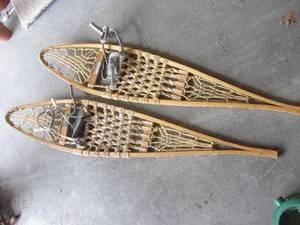 lot 502 image: Snow Shoes