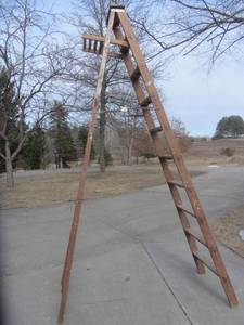 lot 507 image: Wooden Step Ladder
