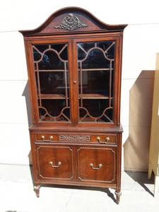 lot 1 image: Glass Door Hutch By Bernhardt Furniture 37x15x72
