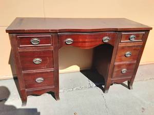 lot 6 image: Vintage Desk 48x18x29
