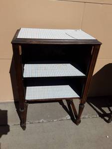 lot 8 image: Vintage Record CabinetShelf With Hinged Top 26x16x40