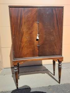 lot 9 image: Vintage 2-Door Cabinet 36x15x58