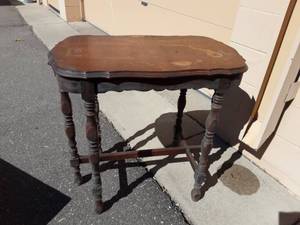 lot 10 image: Vintage 6-Leg Parlor Table 32x18x30