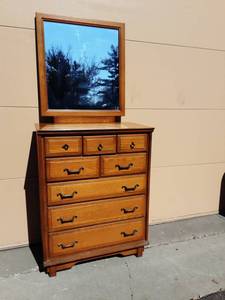 lot 12 image: 8-Drawer Chest Sumter Cabinet Co. Korn Industries 34x19x44