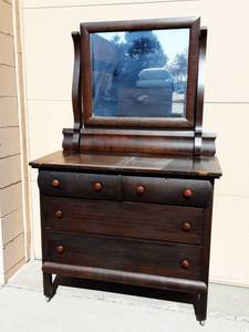 lot 13 image: Dresser With Mirror On Casters 42x20x36