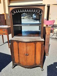lot 24 image: Fancy Cabinet With Mirror Back 18x24x50
