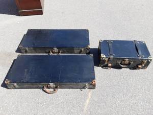 lot 27 image: 3-Assorted Suitcases