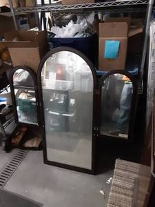 lot 37 image: Vintage 3 Section Folding Mirror