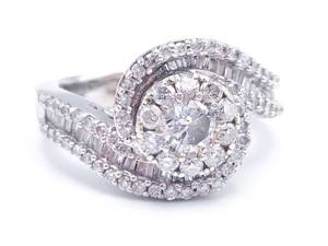 lot 5 image: Beautiful Diamond Estate Ring in 14k White Gold $8200 Retail