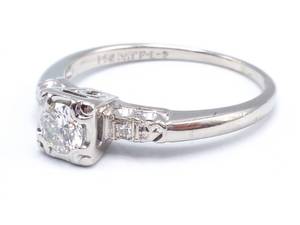 lot 23 image: Fabulous Vintage Diamond Estate Ring in 14k White Gold