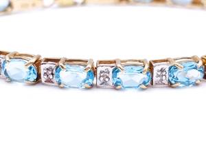 lot 24 image: Ladies Aqua and Diamond Estate Bracelet in 10k Yellow Gold
