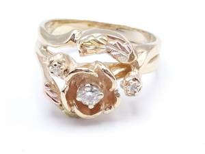 lot 29 image: Gorgeous Custom Diamond Estate Ring in 14k Yellow Gold